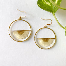 Load image into Gallery viewer, Half Daisy