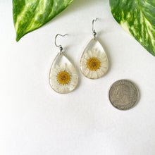 Load image into Gallery viewer, White Daisy in Teardrop