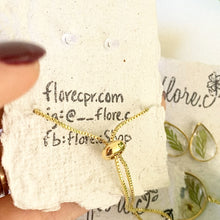 Load image into Gallery viewer, Set de Studs + Brazalete Ajustable - Forget-Me-Not