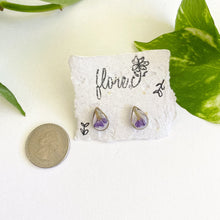 Load image into Gallery viewer, Trueno de Venus Mini Teardrop Studs