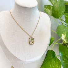 Load image into Gallery viewer, Collar Dorado - Retrato de Flores- Mini Flores