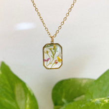 Load image into Gallery viewer, Collar Dorado - Retrato de Flores- Mini Flores