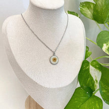 Load image into Gallery viewer, Collar Plata - Margarita Blanca