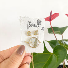 Load image into Gallery viewer, Set de Studs + Brazalete Ajustable - Helechos & Flores