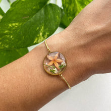 Load image into Gallery viewer, Cruz de Malta &amp; Baby Breath Bracelet
