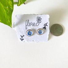 Load image into Gallery viewer, Forget-me-not Small Circle Studs
