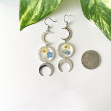 Load image into Gallery viewer, Forget-Me-Not Moons Flower
