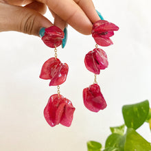 Load image into Gallery viewer, PRE-ORDEN Trinitarias Triples en Arete - Fushia

