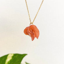Load image into Gallery viewer, PRE-ORDEN Trinitaria Mini en Collar - Coral
