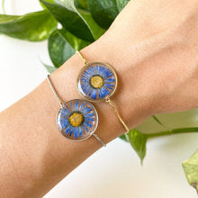 Load image into Gallery viewer, Blue Daisy Bracelet
