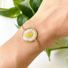 Load image into Gallery viewer, White Flowers Bracelet
