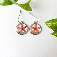 Load image into Gallery viewer, Mini Silver Cruz de Malta Flowers
