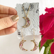 Load image into Gallery viewer, Bundle Aretes + Collar - Lunas (Cajita de Regalo GRATIS)
