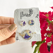 Load image into Gallery viewer, Bundle Studs + Brazalete Ajustable- Pétalos (Cajita de Regalo GRATIS)

