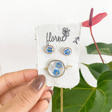 Load image into Gallery viewer, Set de Studs + Brazalete Ajustable - Forget-Me-Not

