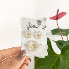 Load image into Gallery viewer, Set de Studs + Brazalete Ajustable - Baby Breaths
