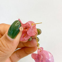 Load image into Gallery viewer, PRE-ORDEN Trinitaria Doble en Arete - Bicolor Rosa/Lilas
